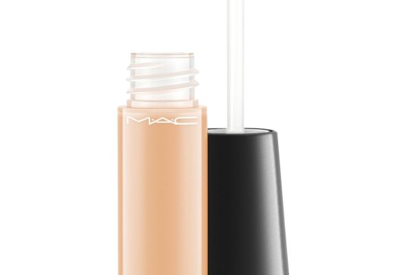 Mac Mineralize Concealer – NW (light beige/pinky undertone)