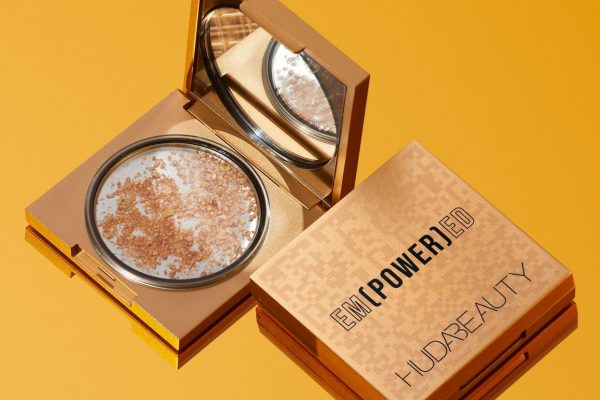 Review: Phấn bắt sáng Empowered Face Gloss Highlighting Dew